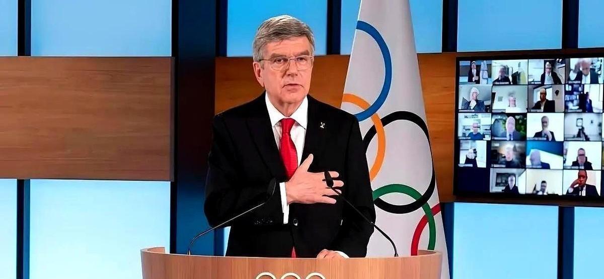 五年里，来了三次。国际奥委会那帮人，就差把“求求你”写在脸上了，变着法儿地想让中