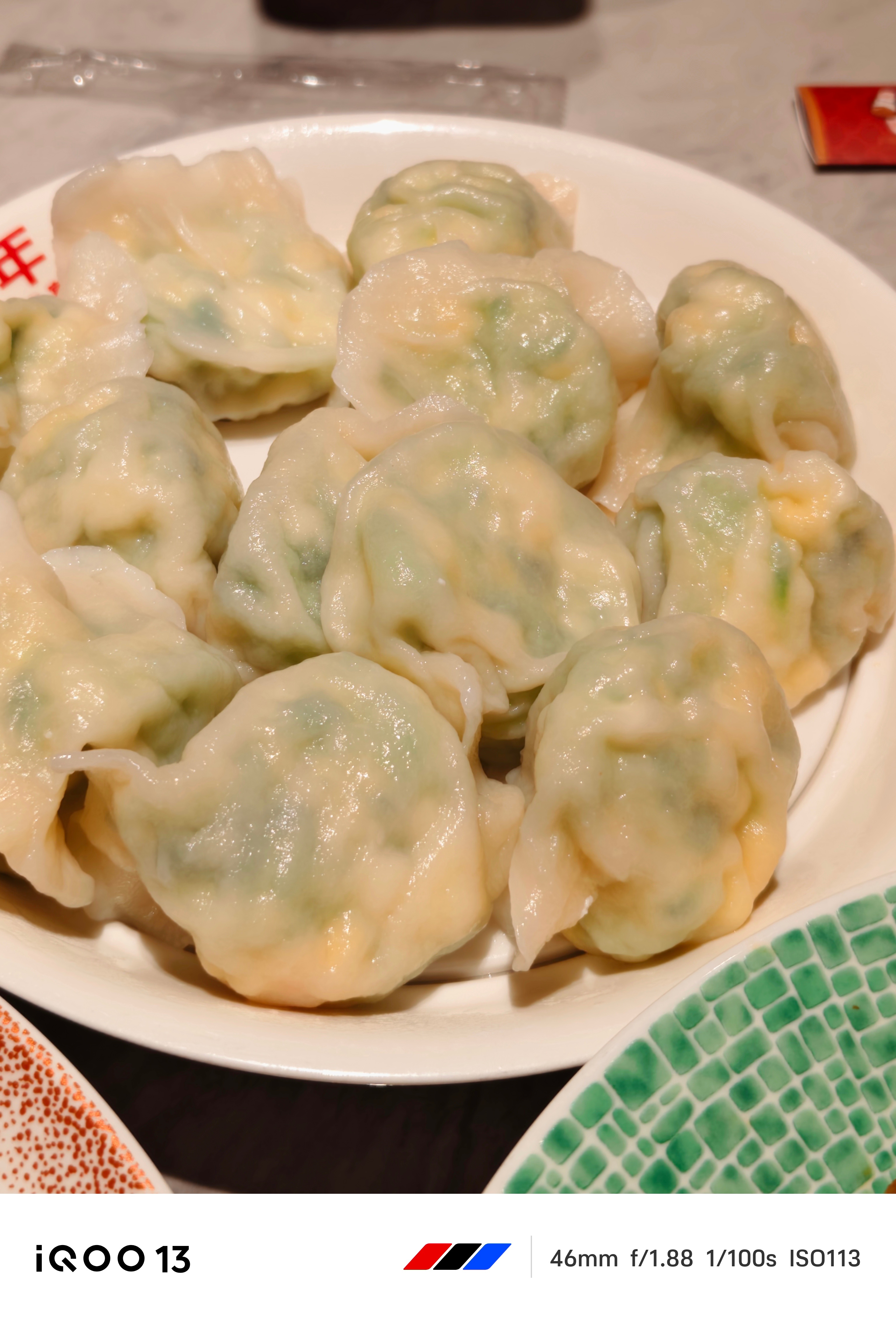 第一次在乌鲁木齐吃饺子，店家问要多少，我随口就说六两。维族服