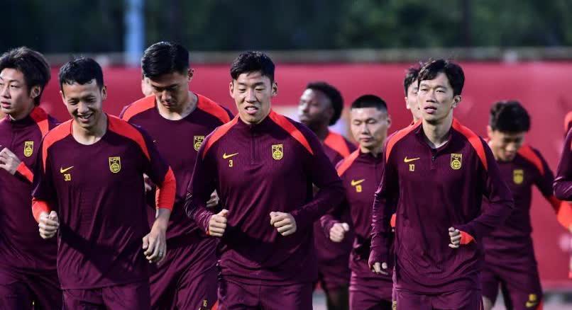 媒体爆料国足很可能10月国际比赛也踢不了！因为国足主帅依然很难选定！正在反复酝酿