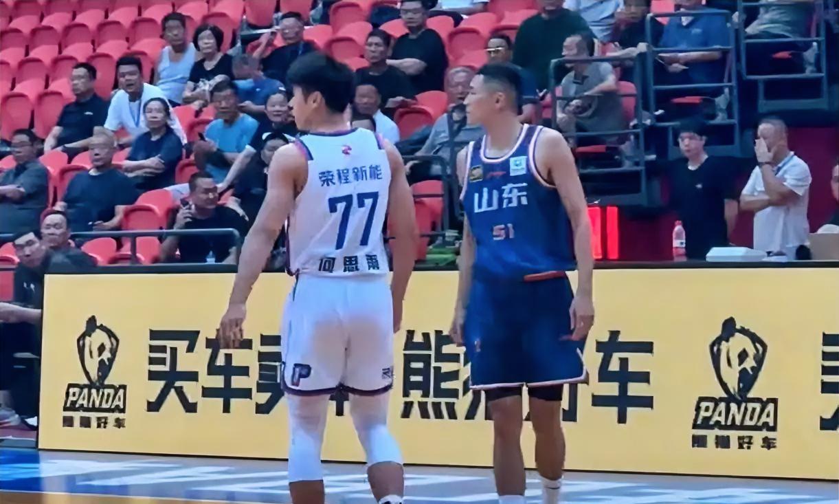 山东男篮这次算是捡到宝了！
CBA夏季联赛，山东迎战天津，陈林坚出场20分钟，三