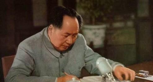 1965年6月，一次全国医疗工作会议上，一向好脾气的毛主席怒了。 他拍着桌子生气