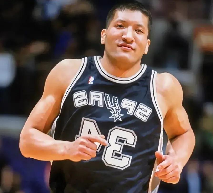 巴特尔早就实现财富自由！！
1；安踏合同，赚了750万人民币；
2；新疆时期赚了