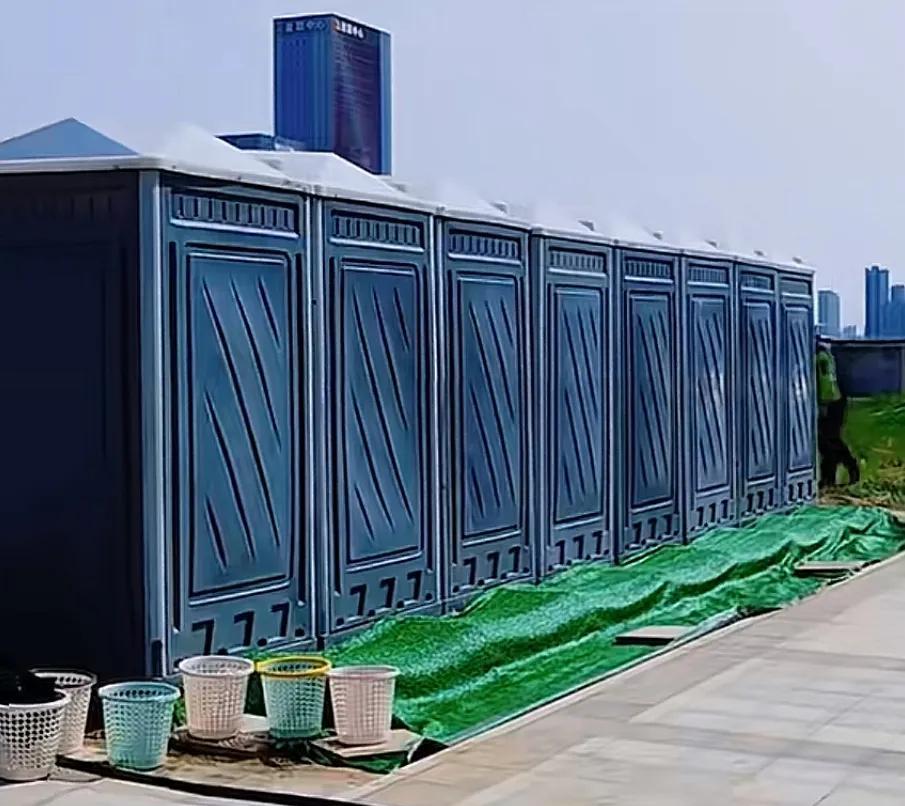胖东来郑州东站首店工地让人意外，第一次看到竟然建了一个厕所供工人使用。据我所知工