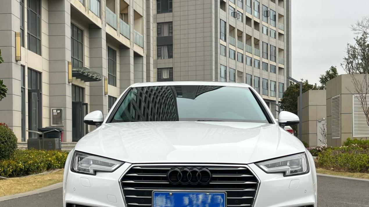 奥迪A4L：2019款，7.9秒破百，13.6万体验豪华轿跑！