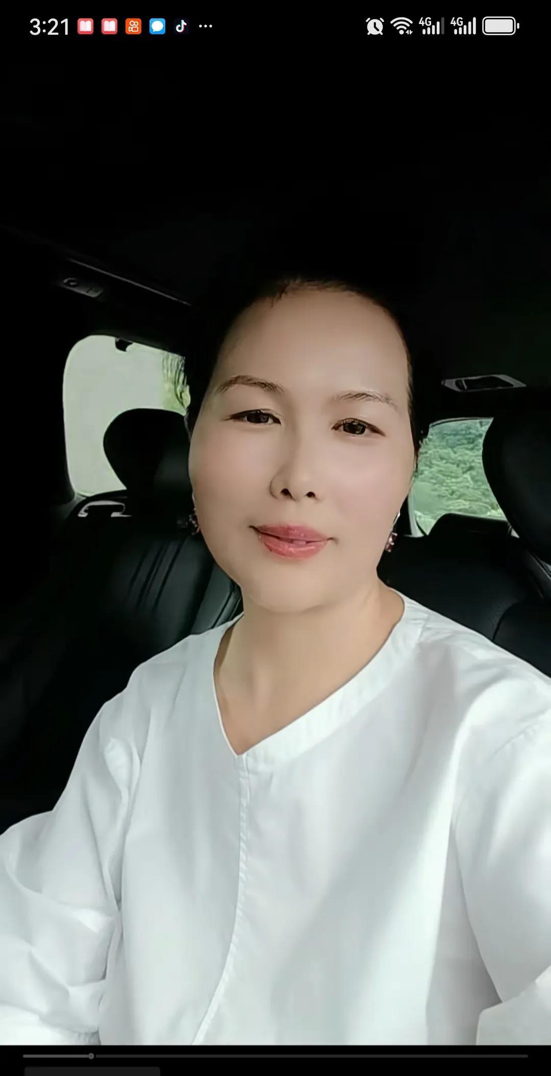 小杨阿姨曝光了汪小菲和大S的一双儿女的私事。

对于小玥儿，日前小杨阿姨在直