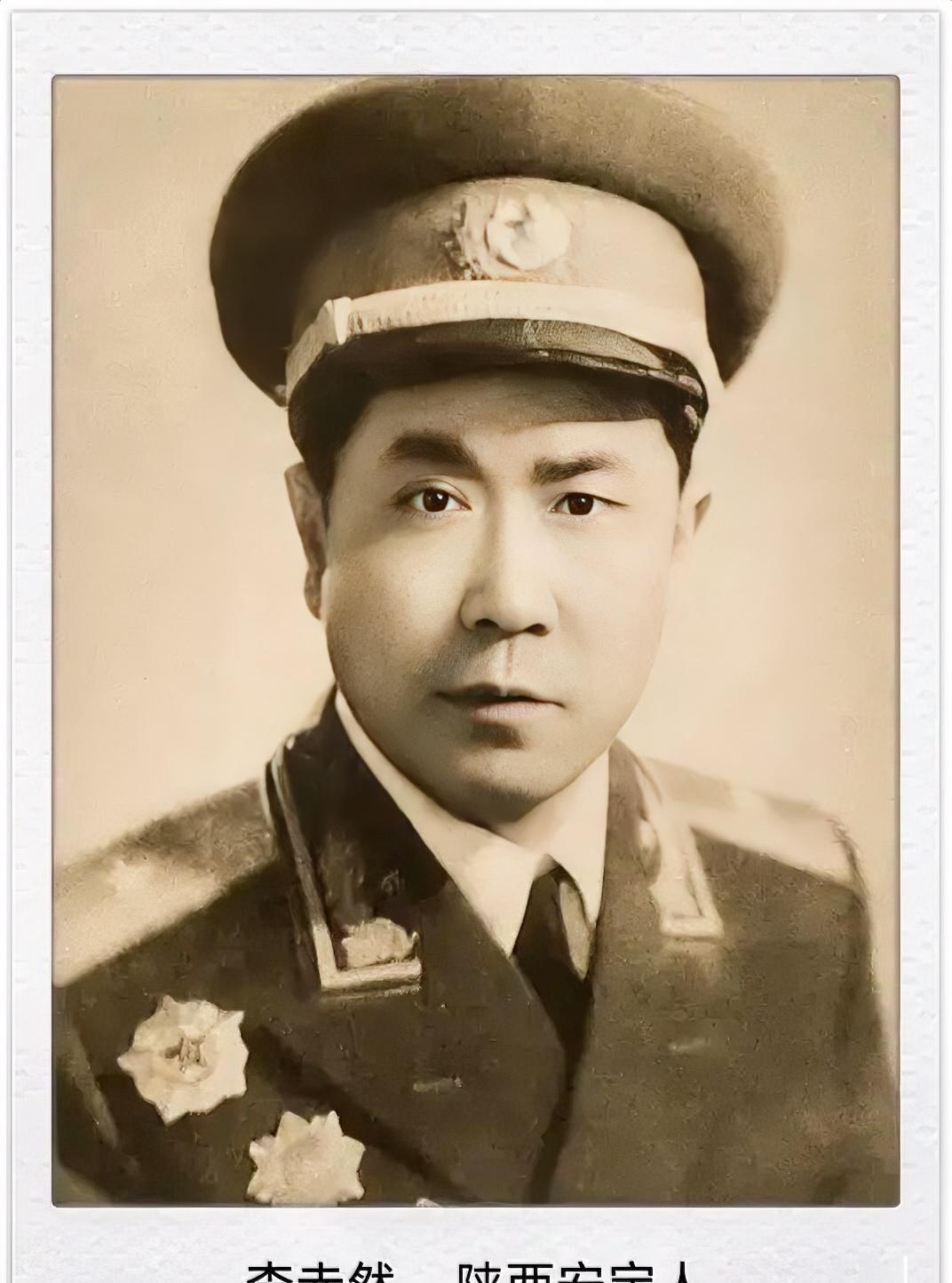 李赤然从南京军区空军司令部走出来的时候，脸上没有一点表情，他拿着一封写着“暂不批