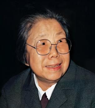 1992年7月，邓颖超辞世，弥留之际，她轻声说出“李鹏”二字，这背后隐藏着一段深