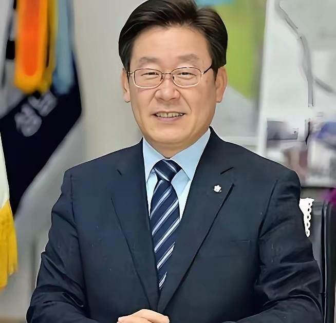 李在明对美国人说：韩国走亲美路线，但不能疏远中国关系
韩国总统李在明近日在接受美