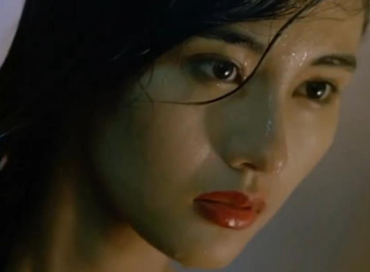 54岁李嘉欣露面，女神也不敌岁月。
 
她算是幸福的啦，年轻被一众富豪宠爱着，年