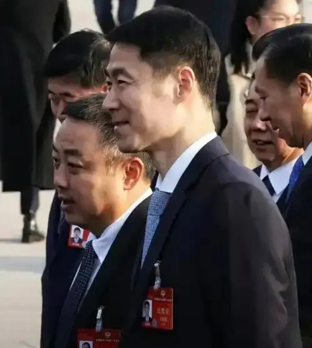 乒乓球汲取羽毛球教训，不要再发生李永波指导裸辞后，羽毛球队经历长期阵痛。
乒乓球
