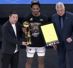 东南永作金天柱 ，谁羡当时万户侯 ！小巴里布朗当选CBA总决赛MVP