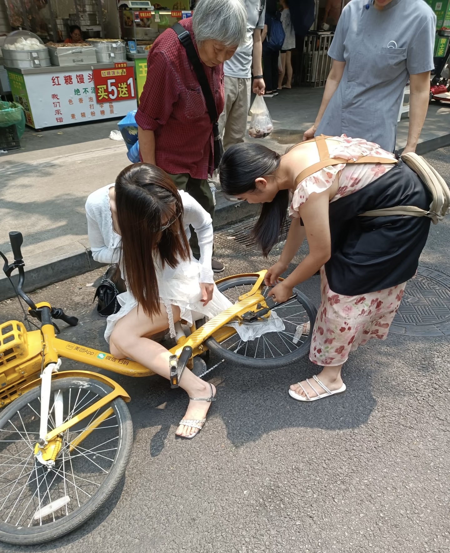 女朋友新买的裙子，可惜了