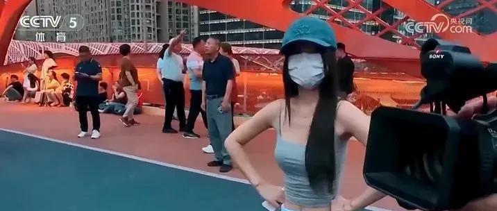 刷到胡荷韬被推荐去英甲斯托克波特的新闻，这哥们儿最近流量挺足啊。那个网红“英国足