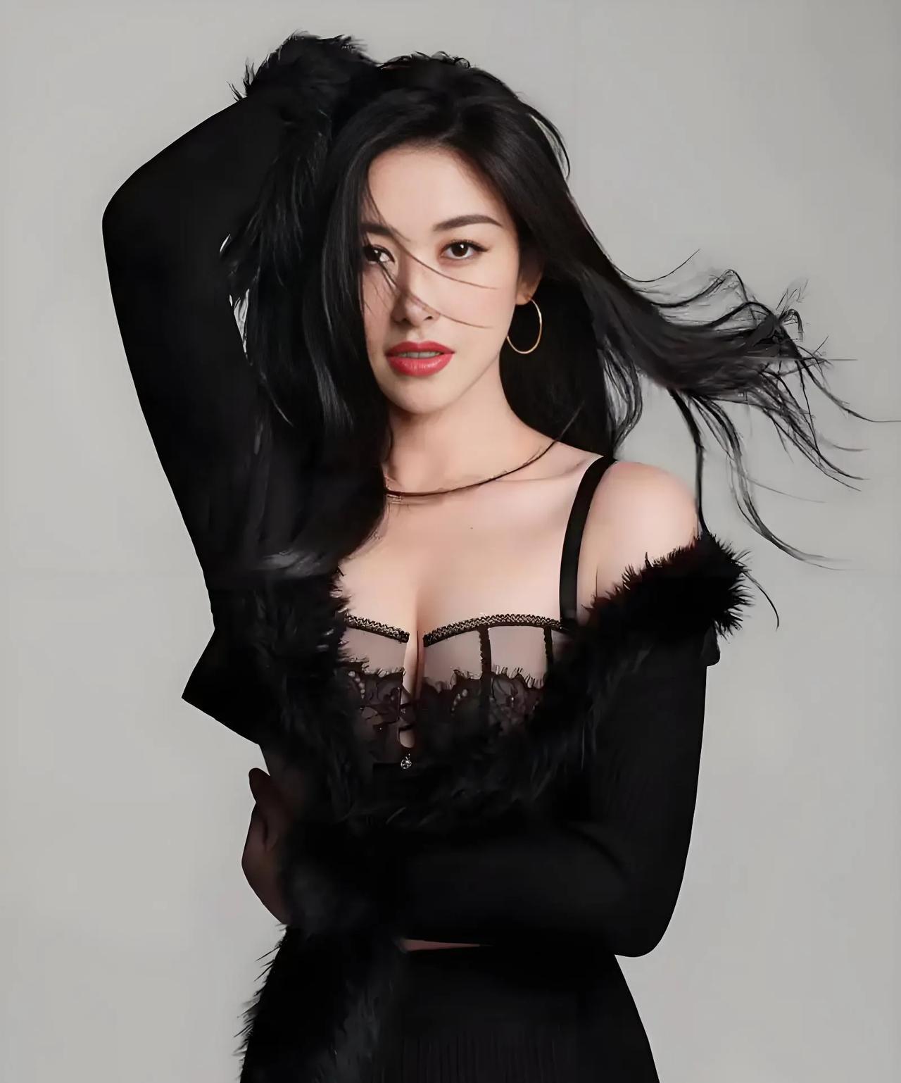 朱珠说，以前“全球最美面孔”是有含金量的，现在都是靠流量。
我刚开始不懂她为什么