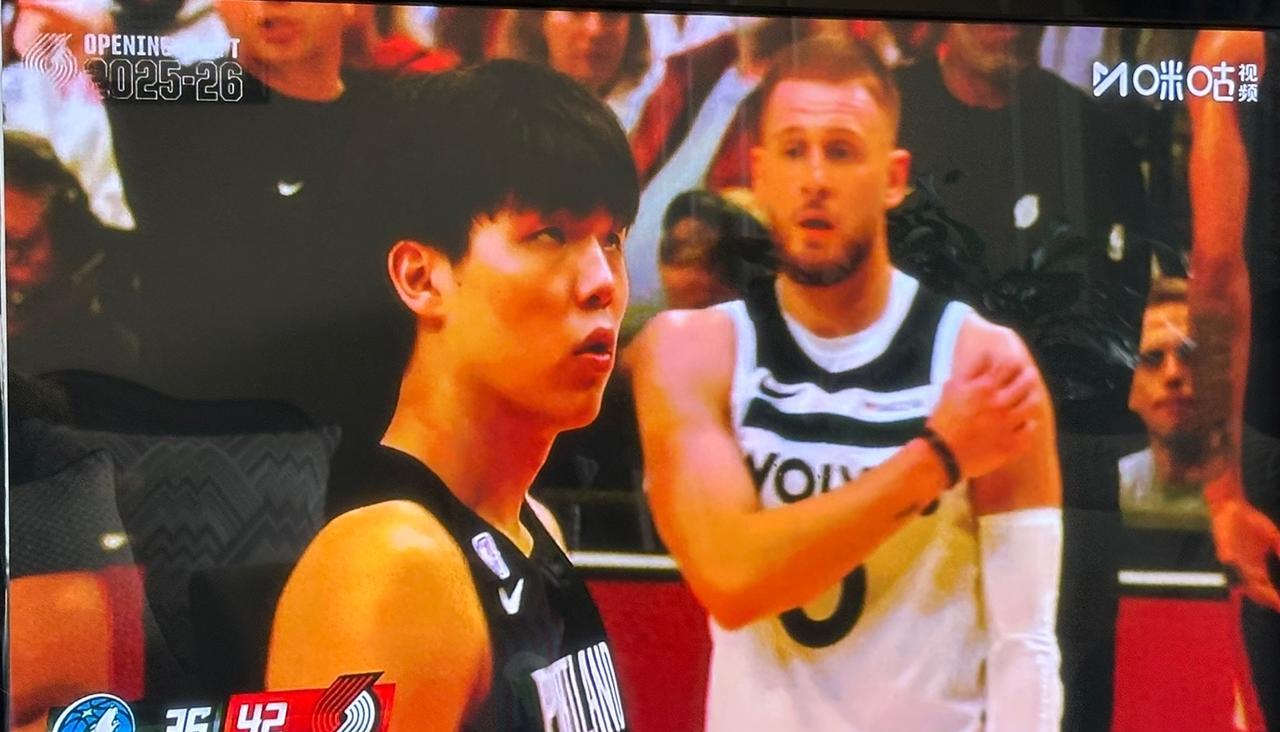 戈贝尔一记火锅，帮助小杨认清NBA赛场上“长人”太多，切不可仅想踮脚勾手就进球！