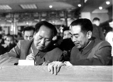 1961年，周恩来总理与毛主席竟然因为吃东西而发生了争执！周总理眼见劝不动主席，