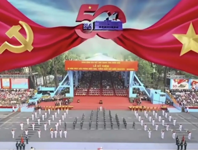 感觉越南的阅兵还是缺少那个气势：
一是场地小。就是在一条道路上进行的，而且阅兵台