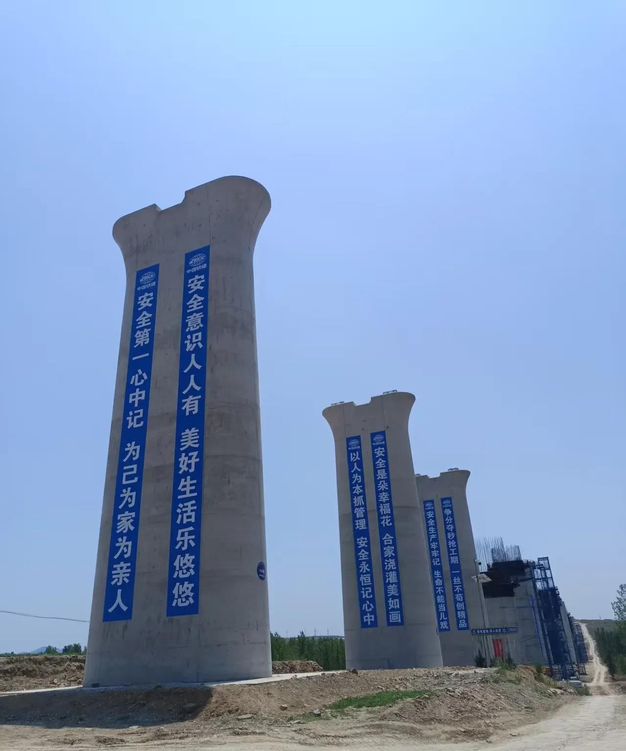 不懂咱就问：
这样的一根高铁桥墩多少钱？