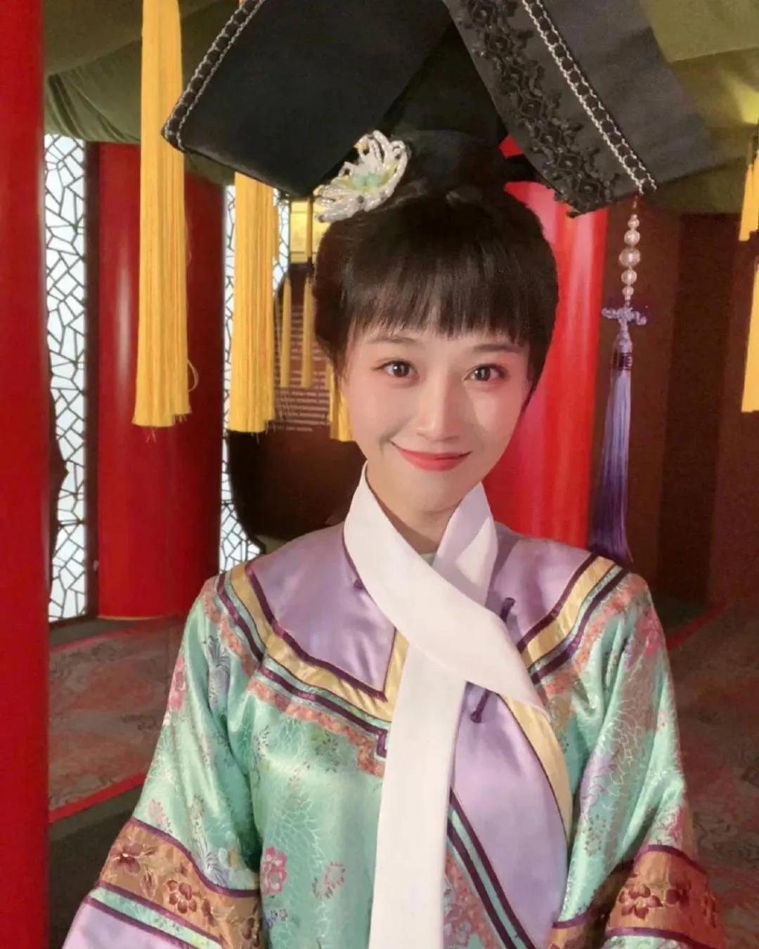还记得甄嬛传娘娘的丫鬟吗？
家境傲人却依旧超拼，蓝盈莹堪称追梦楷模，活得太透彻，