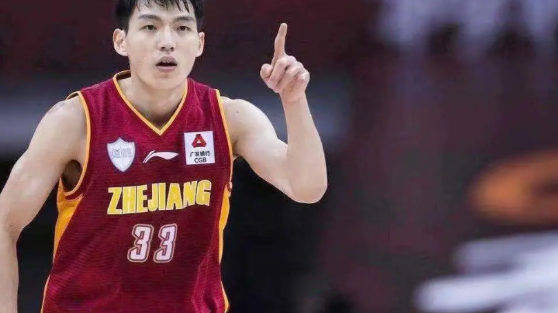 打铁王子！CBA现役本土球员历史打铁前6名：
1、广州龙狮男篮得分后卫郭艾伦，职