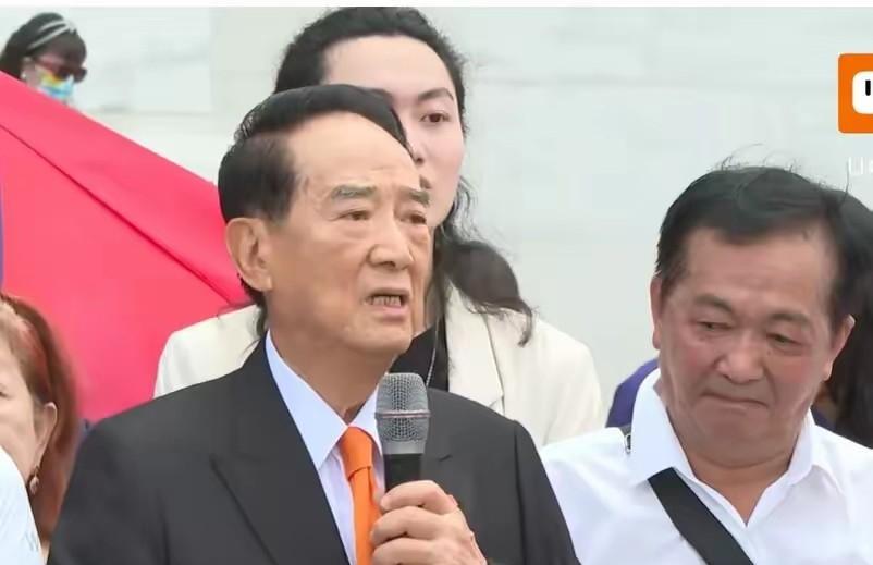 宋楚瑜，说九三阅兵，不是炫耀武力，而是要让全世界知道中华民族绝对有自卫能力。确保