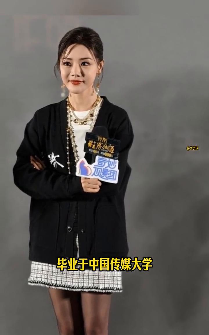 你认出这是谁了吗？都已经42岁了，却依旧保持着满满的少女感，身材苗条，又白又高。