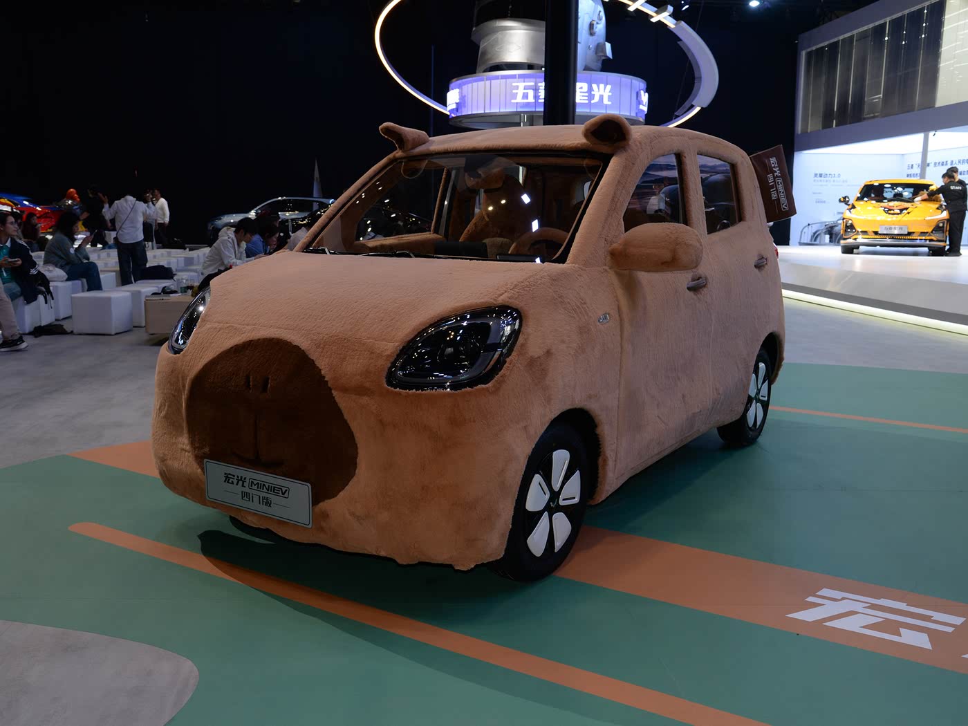 五菱宏光MINIEV四门版！5.58万起续航超300公里，时