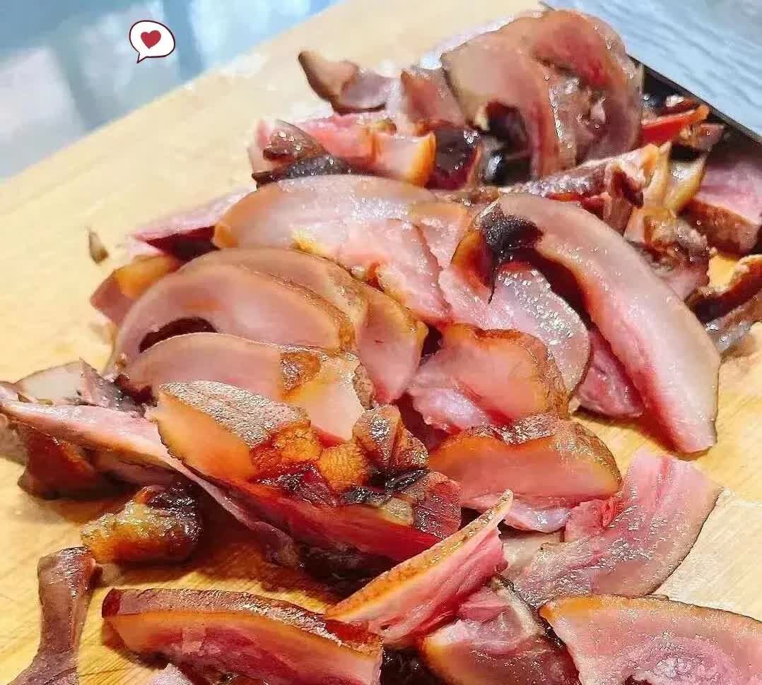 山东，一名女子下班后到熟食店买了点卤肉，买的时候，她没有问价格，就让老板随便切一