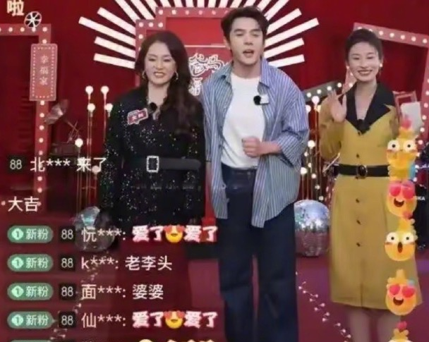 一年两万多的学费，逼得一个家庭山穷水尽。
这可不是什么古代故事，而是头部主播背