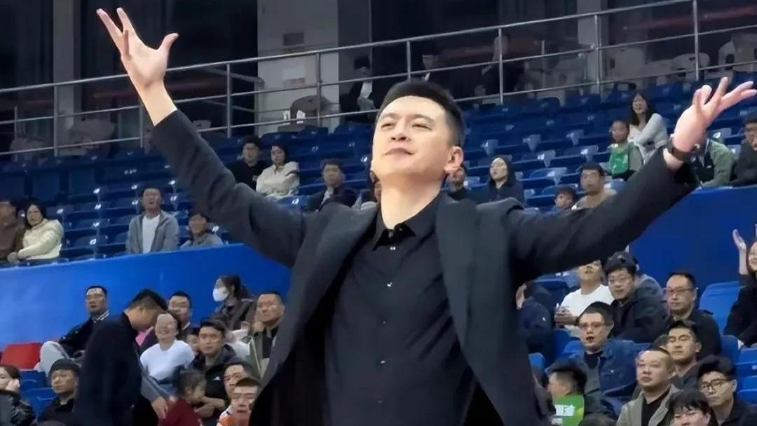 CBA新赛季分组出炉！辽宁男篮收获三条好消息。潜力中锋表态