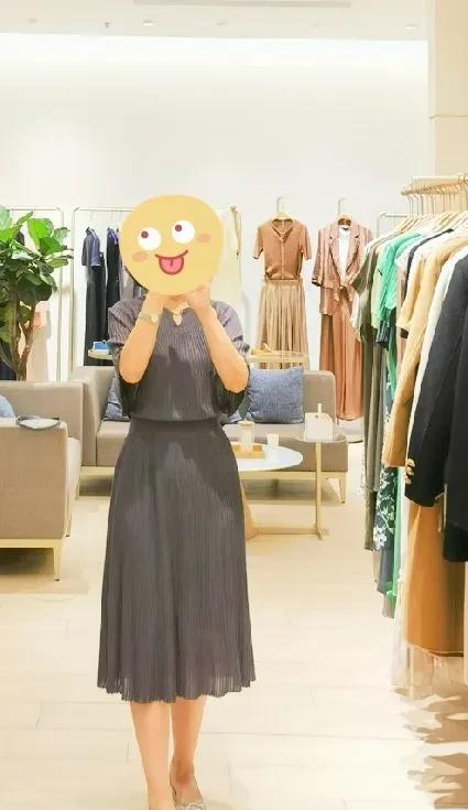 一个爱买衣服的人，突然对买衣服失去了兴趣，是该开心呢还是该难过呢！