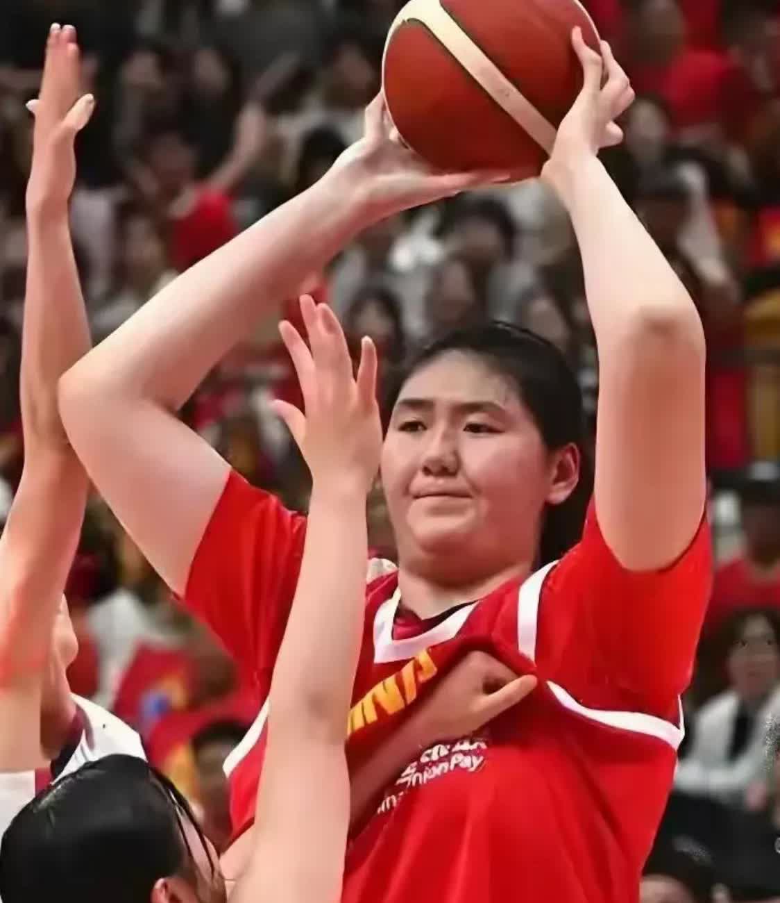 中国女篮如何打好下两场硬仗？
    不出意外的话，中国女篮的第一场硬仗应该是