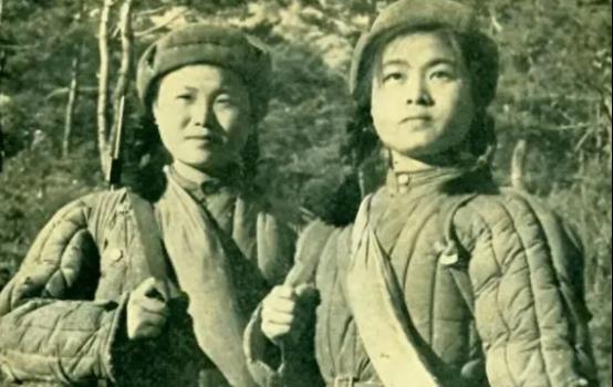 1933年 ，许世友听说部队有一位出身武当的女侠 ，便想要切磋一番，于是他迈着自