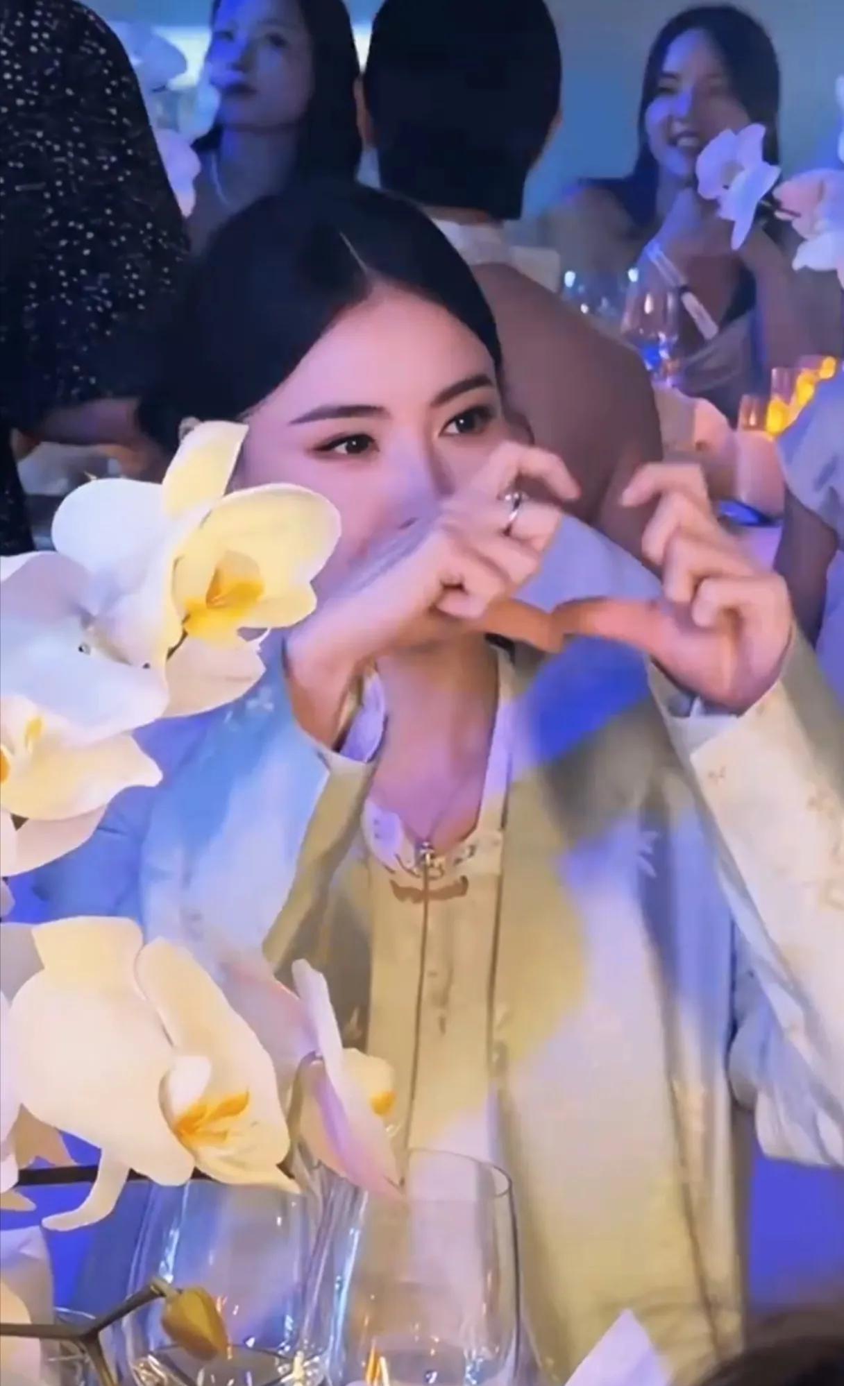 #没认出张柏芝# 这是怎么做到一键回春的？这就是顶级骨相了，果然是不一样哈。以后