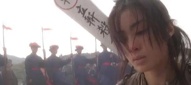 1635年，皇太极下旨将亲姐姐莽古济凌迟处死。行刑当日，她被当众扒光衣服绑在刑柱