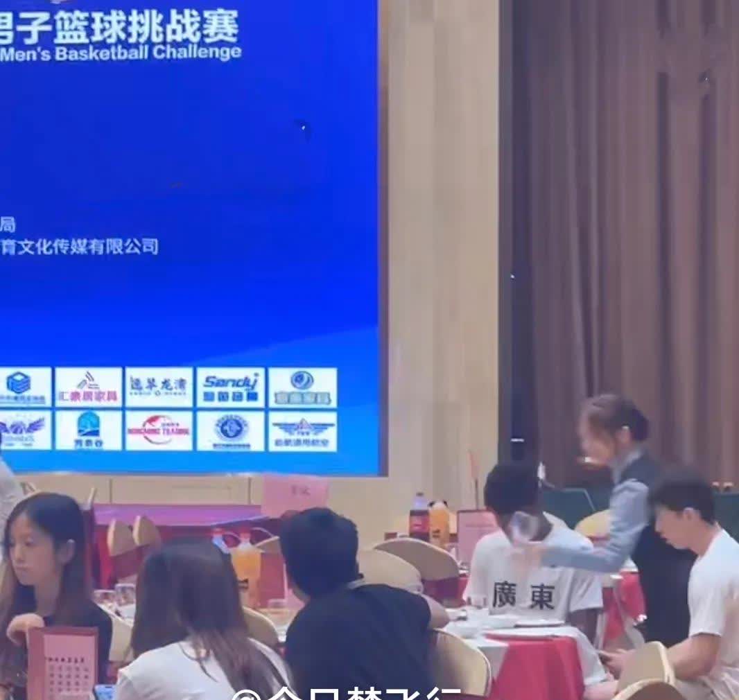 广东队今天下午抵达恩平，明天晚上首战美国职业篮球队！

广东全运会男篮今天下