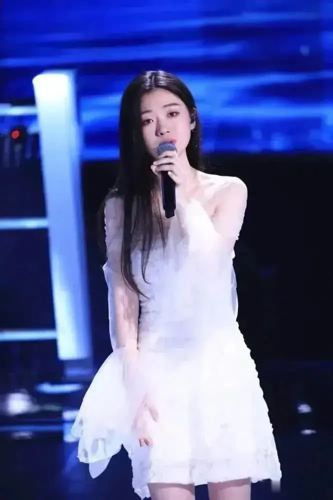这位女歌手是怎么红起来的呢？