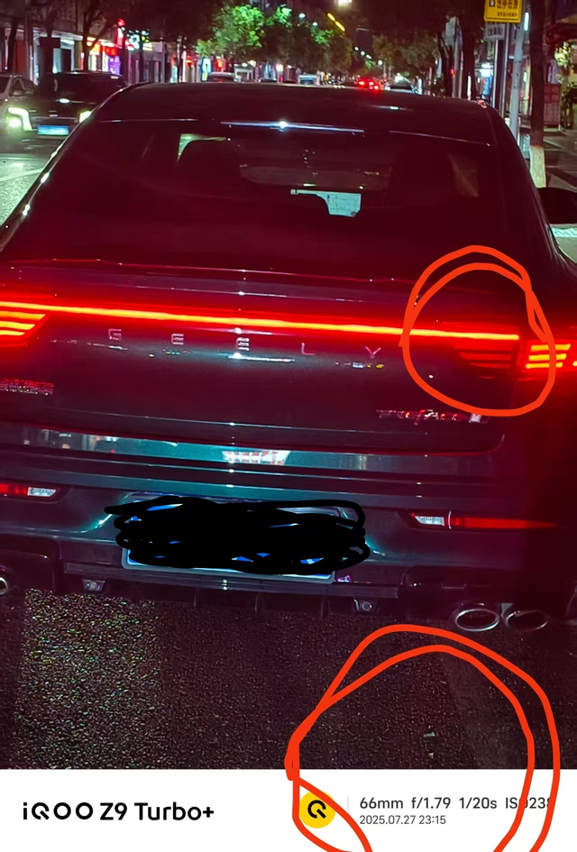 3年不多不少
突然发现尾灯坏了一个，具体什么时候坏的不知道，前几天有空去4儿子店