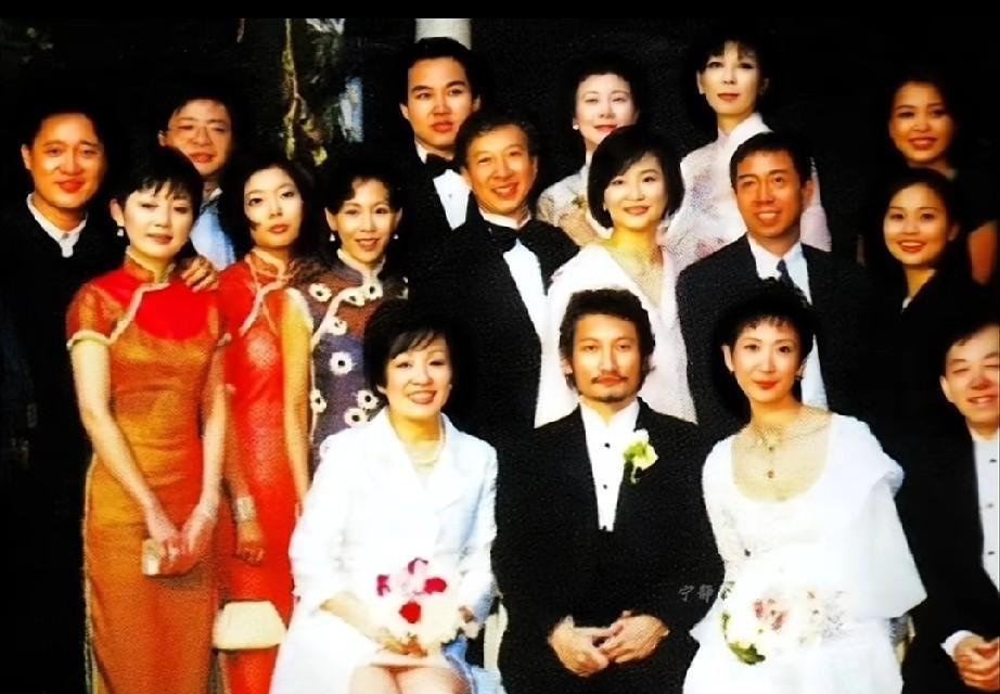 1996年新婚不久的林青霞夫妇 参加好友徐克与施南生婚礼。