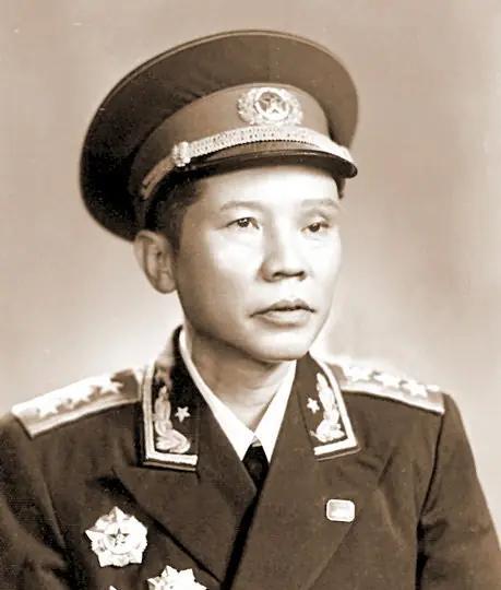 1958年60岁的开国上将朱良才要辞职，毛主席直呼不可，找来了朱良才昔日的老战友