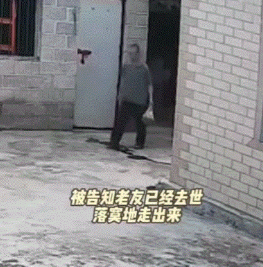 福建，一女子这天查看老家监控时，无意间看到一位陌生老人提着一袋排骨来到她家院子里