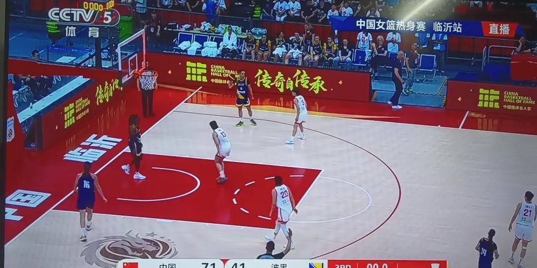 最爱中国女篮了！[耶][耶][耶]
中国女篮热身赛第一场对阵波黑国家队，虽然只是