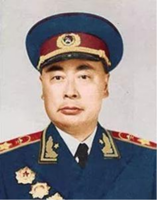 1955年全军授衔，中央两次召开会议，刘少奇坚持反对给陈毅授元帅军衔，周恩来听闻