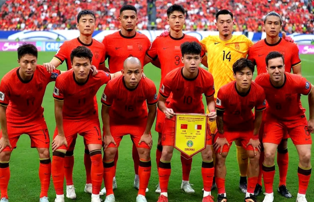 国足1-0巴林：胜局难掩三大顽疾，变革刻不容缓

和巴林踢成1-0，国足又交了份