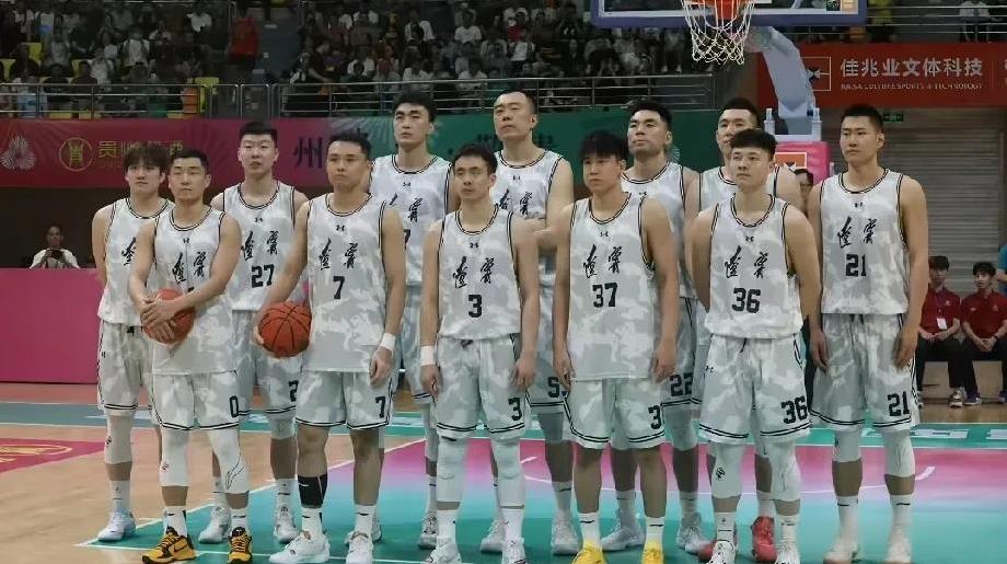 辽宁全运会这套阵容就是缺前锋！
全运会男篮第一场比赛对阵四川，辽宁男篮顺利拿下，
