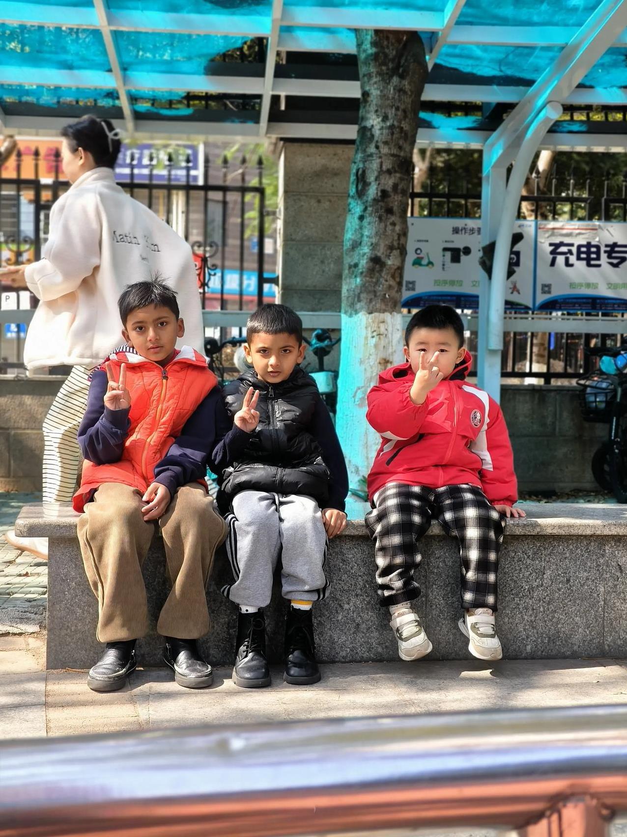 平生第一次与外国孩子对话，也是第一次与外国人说话。
春节，在厦门市集美区滨水小区
