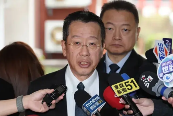 台军头目顾立雄故作镇定，对大陆昨日的军事演习不屑一顾，轻描淡写地表示，不过就是多
