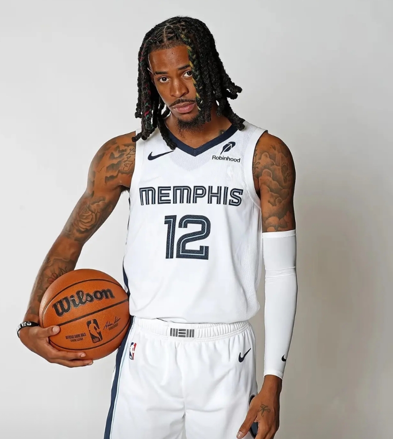 老兄我送你一句话，年轻人不要太气盛！
今天灰熊18分大胜快船，然而莫兰特的正负值