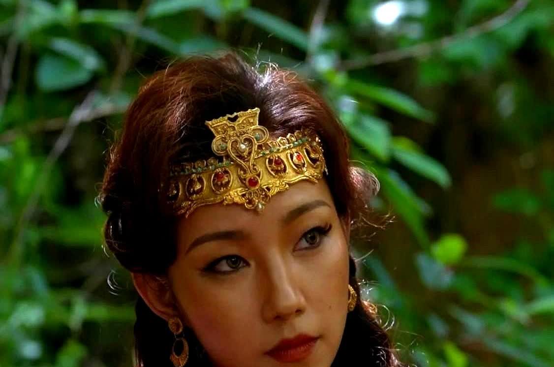 我问我闺蜜，那尔那茜为什么一直不回应？

闺蜜说，原因很简单，她在等，等《长