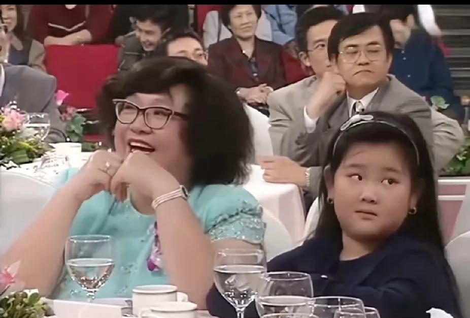 直到看到沈殿霞给郑欣宜留下6000万遗产，却要求郑欣宜35岁才能继承的消息，我终